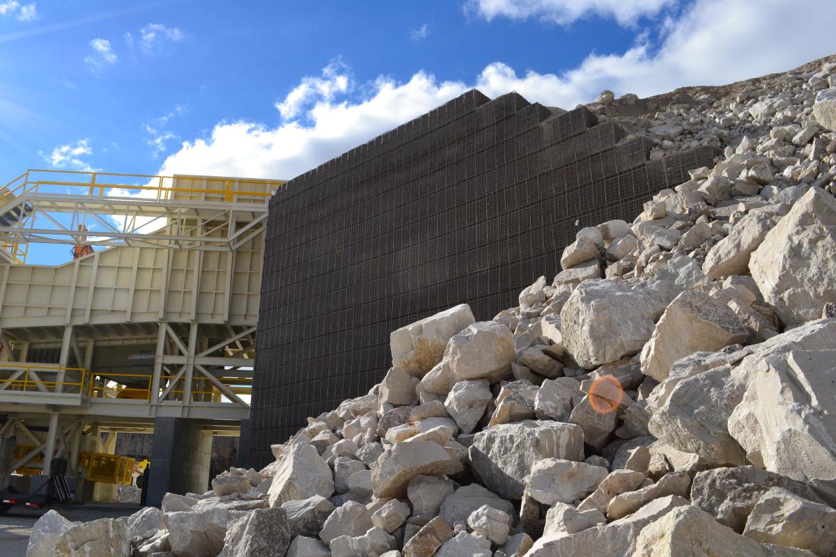 Lannon Quarry Stationay Jaw Plant Crusher Hilfiker Retaining Walls